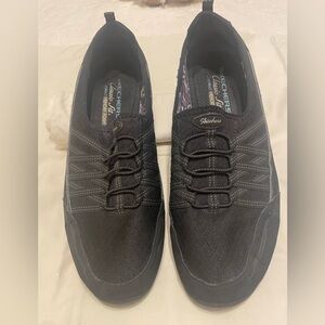 Women’s Skechers Black Classic Fit sz11